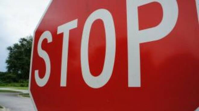 stop cartello stradale