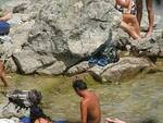 MANERBA DEL GARDA - BRESCIA - ARCHIVIO - 02/07/2006 - LA SPIAGGIA DELLA ROCCA DI MANERBA - SPIAGGIA DI NUDISTI E SCAMBISTI - FOTO CAVICCHI/NEWPRESS x dal fior - MANERBA DEL GARDA - BRESCIA - 02/07/2006 - LA SPIAGGIA DELLA ROCCA DI MANERBA - SPIAGGIA DI NU