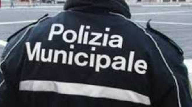 rovato-polizia-profumi-falsi-auto