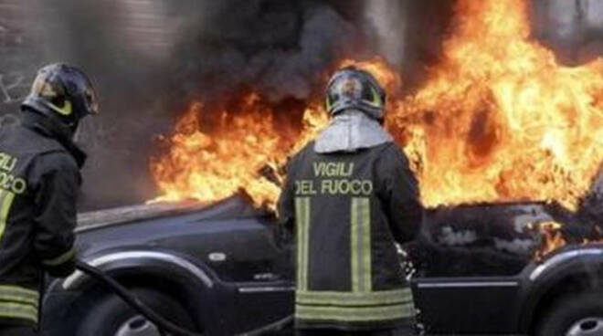 auto-fiamme-fascia-oro