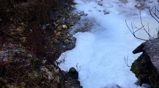 Lumezzane schiuma bianca Gobbia colpevole