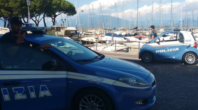 Desenzano controlli di Polizia Un fermato aggredisce gli agenti