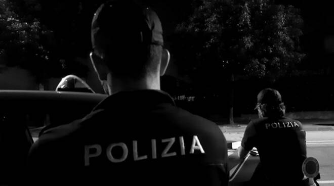 Brescia e Desenzano controlli della Polizia tra persone e locali