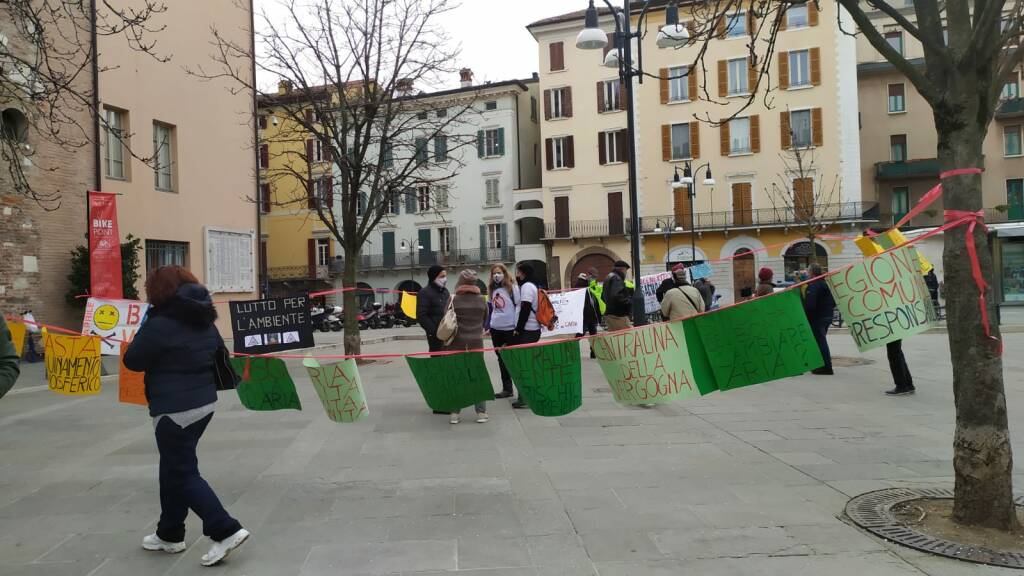 Presidio ambientalisti caso Caffaro Brescia Basta Veleni ambiente inquinamento