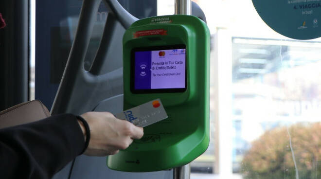 Brescia in metro e autobus con un beep a regime entro aprile