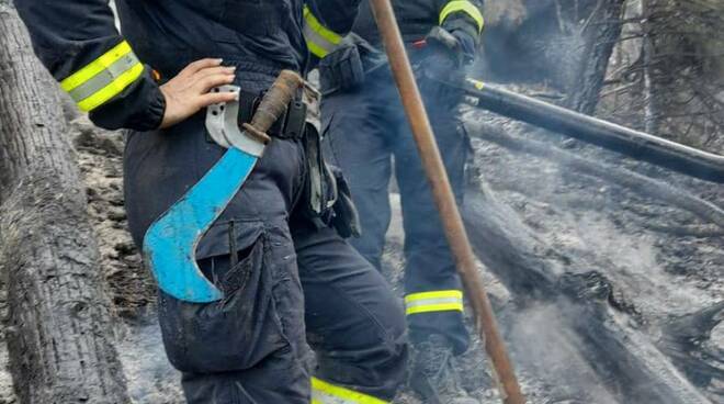 incendio rogo Maniva volontari vigili del fuoco