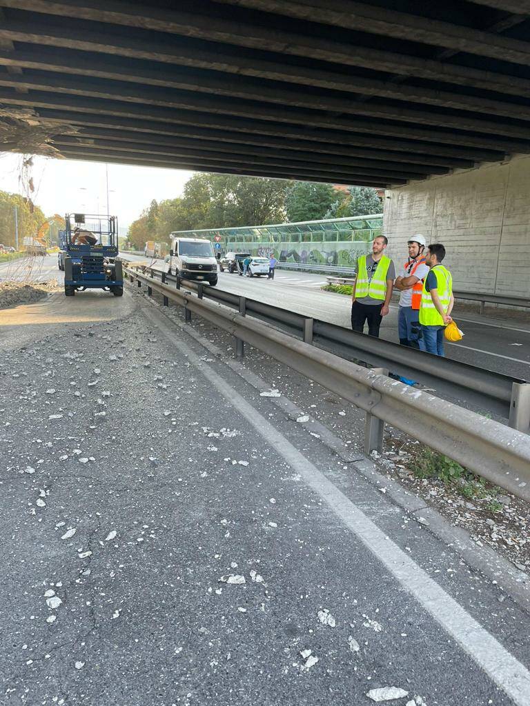 Tangenziale Ovest Cavalcavia di Via Volturno lavori dopo l'incidente