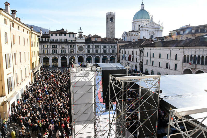 Capitale della cultura bambini in piazza loggia sabato 21 gennaio 2023