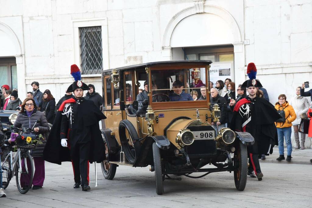 cerimonia galero rosso