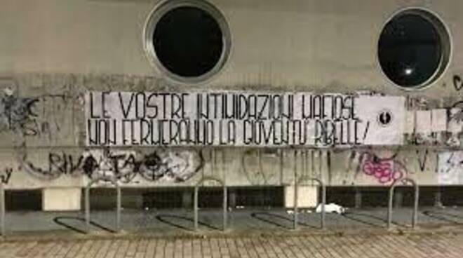 striscione Blocco studentesco Brescia Itis castelli