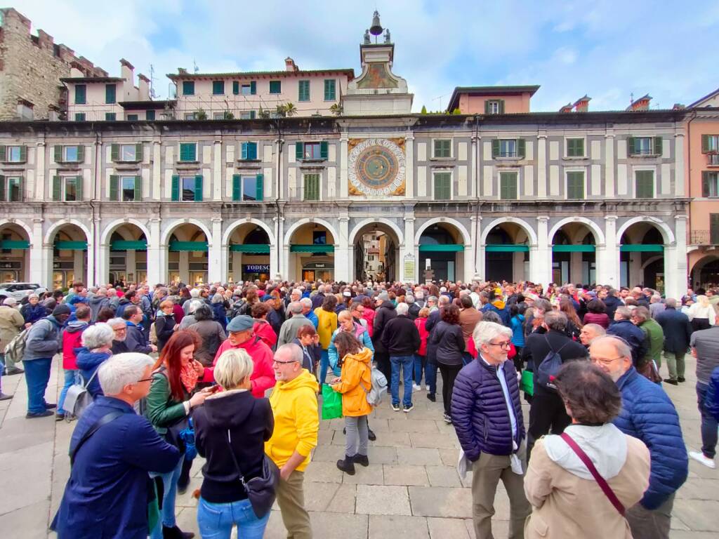 Strage di piazza Loggia il governo non si costituisce parte civile flash mob 12 maggio 2023