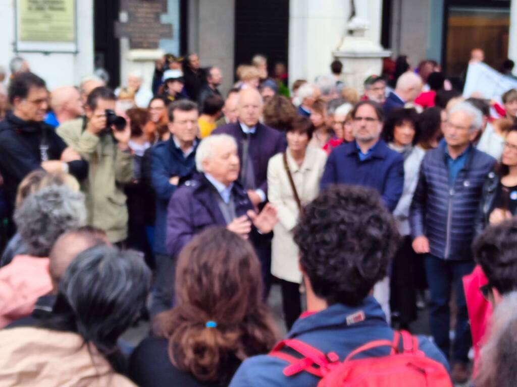 Strage di piazza Loggia il governo non si costituisce parte civile flash mob 12 maggio 2023