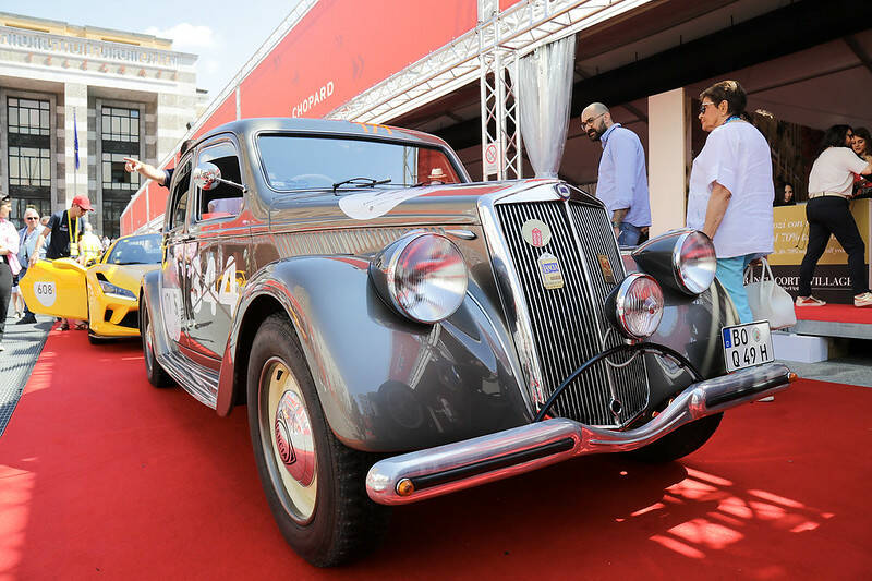 1000 Miglia 2023, punzonatura e passerella in piazza vittoria lunedì 12 giugno