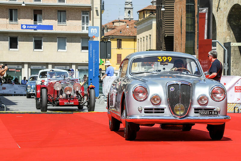 1000 Miglia 2023, punzonatura e passerella in piazza vittoria lunedì 12 giugno