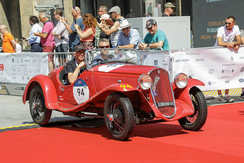 1000 Miglia 2023, punzonatura e passerella in piazza vittoria lunedì 12 giugno