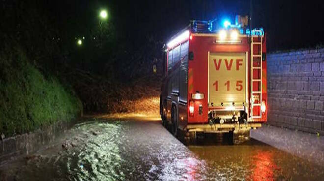 vigili del fuoco pompieri notte