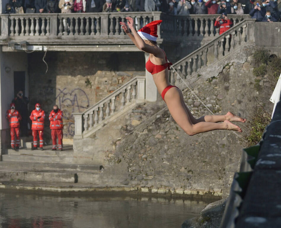 Il Tuffo solidale nelle Acque dell\'Oglio a Palazzolo