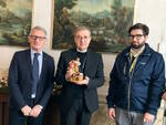 Da Confartigianato e Coldiretti statuina del presepe per il vescovo Tremolada