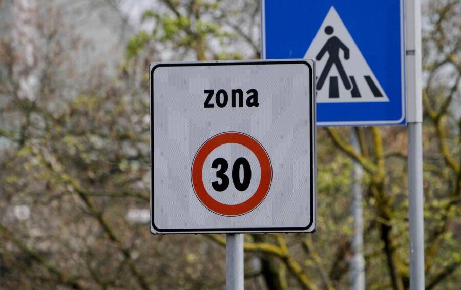 zona 30 cartello