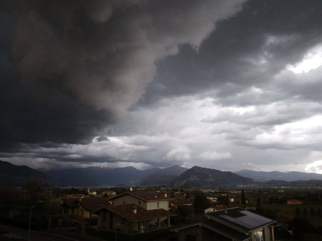 Nuvole e Grandine Pasquetta tempesta in Franciacorta Cortefranca