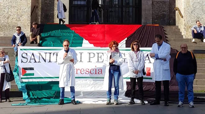 Sanitari per Gaza presidio piazza Vittoria 6 aprile 2024