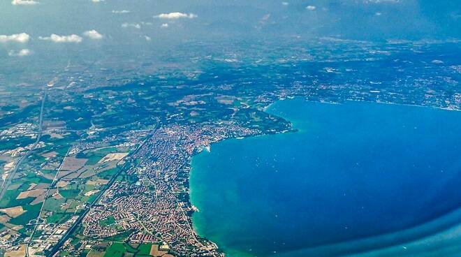 Desenzano del Garda dall'alto panoramica 