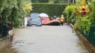 Vigili del fuoco evacuazione via allagamenti maltempo Manerba del Garda