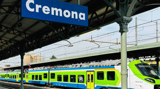 treno Donizzetti ferrovia stazione Cremona 
