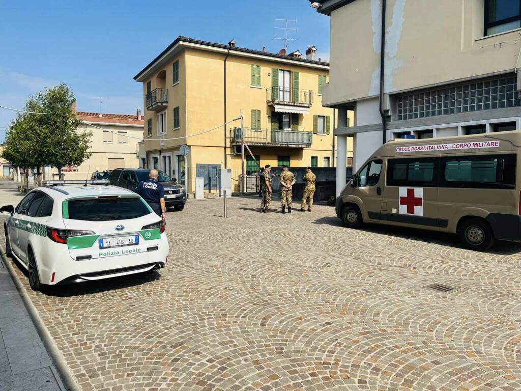 polizia locale e Croce Rossa Militare