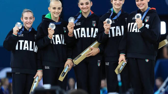 Ginnastica artistica medaglia argento olimpiadi Parigi Angela Andreoli, Alice D'Amato, Manila Esposito, Elisa Iorio e Giorgia Villa