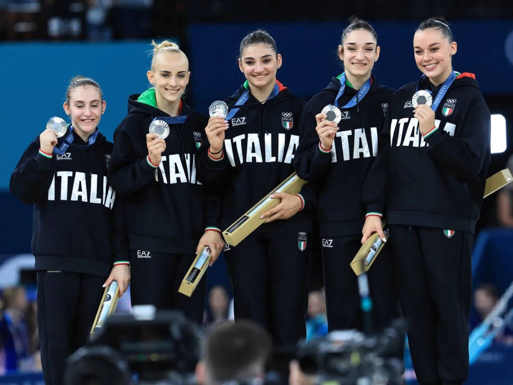 Ginnastica artistica medaglia argento olimpiadi Parigi Angela Andreoli, Alice D'Amato, Manila Esposito, Elisa Iorio e Giorgia Villa