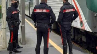 Carabinieri in stazione generica