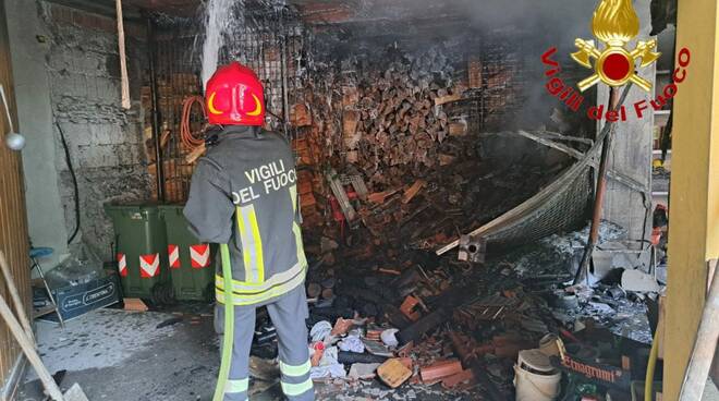 Incendio pompieri vigili del fuoco