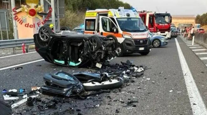 Incidente sulla Corda Molle auro contro mano