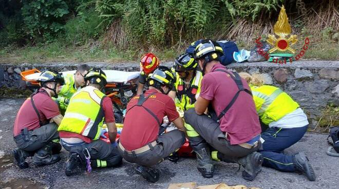 Vezza d'Oglio ciclista caduto sulla strada della Valgrande vigili del fuoco Ambulanza