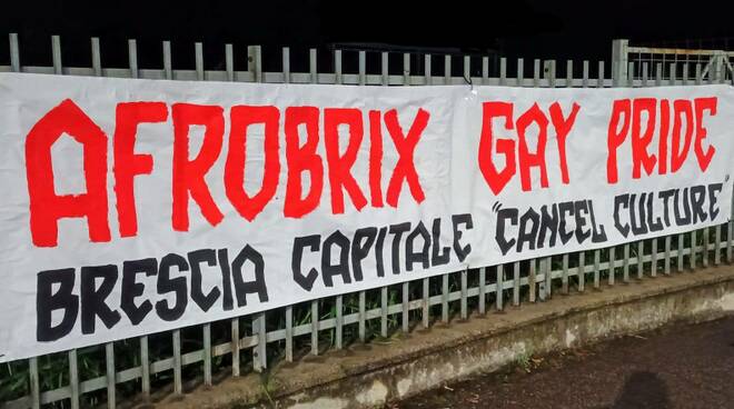 Afrobrix e Gay pride striscione