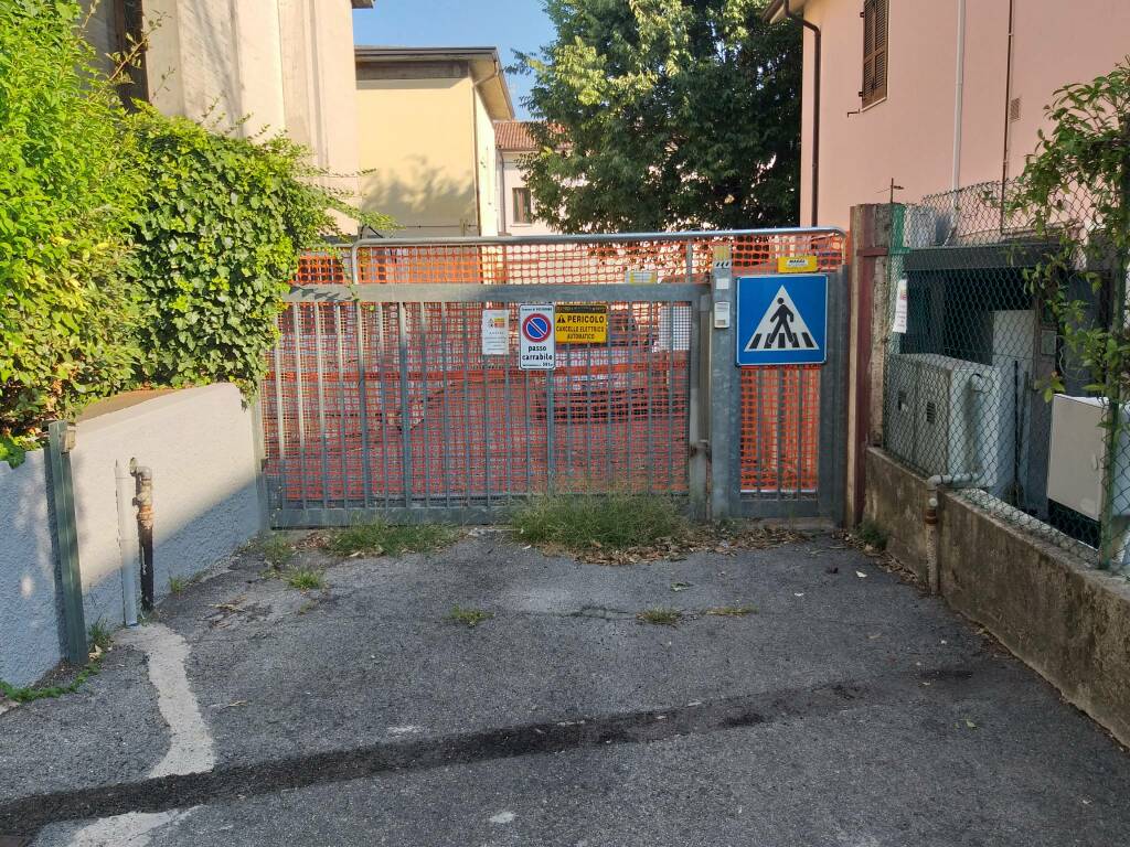 Desenzano chiusura passaggio pedonale tra via Gramsci e via De Amicis