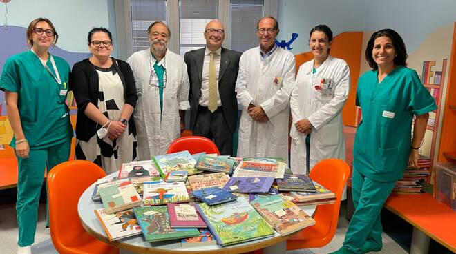 Lions club Brescia e Libreria Ferrata, libri per i bambini di oncologia pediatrica del Civile