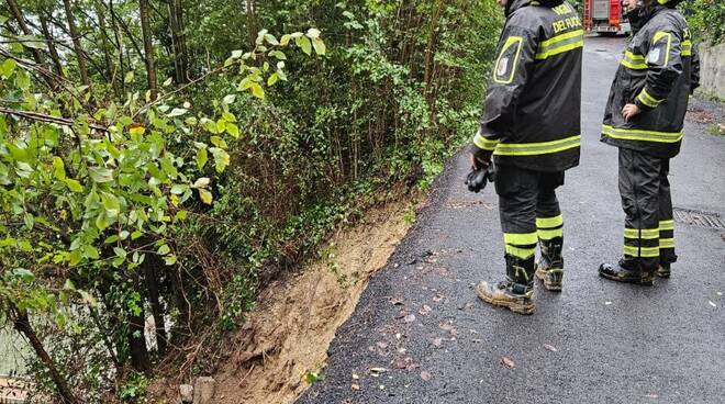 Padenghe del Garda smottamento in via Meucci per maltempo Vigili del fuoco