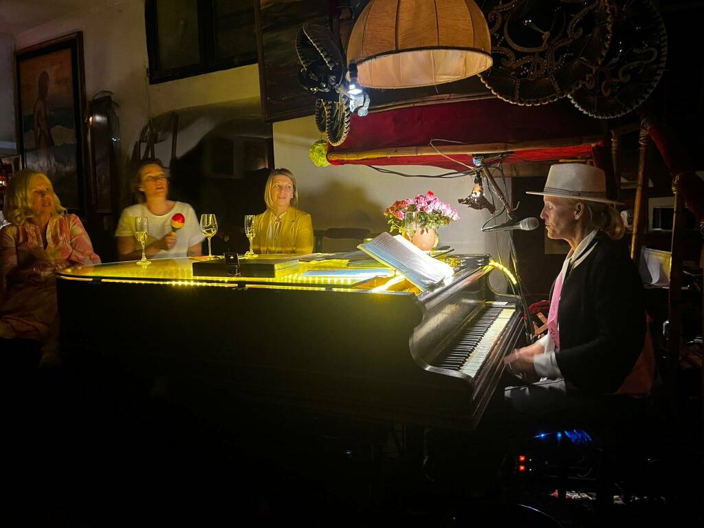 piano bar luci d'alba